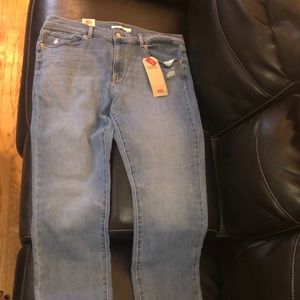 Levis size W33L30 (16). Tag still attached
